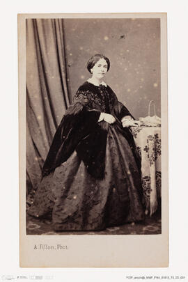 Álbum com retratos de membros das famílias reais