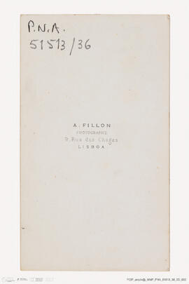 Álbum com retratos de membros das famílias reais