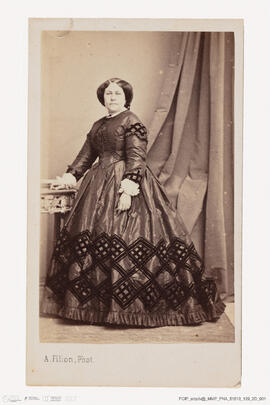 Álbum com retratos de membros das famílias reais