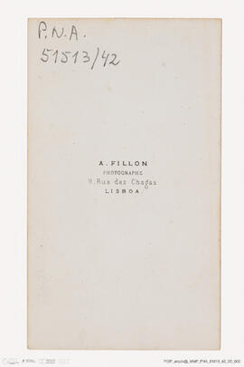 Álbum com retratos de membros das famílias reais