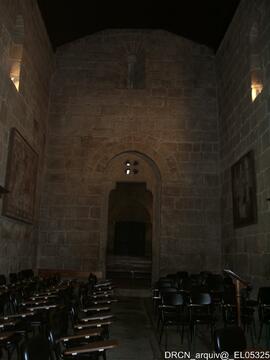 Pormenor de frescos no interior junto à capela mor