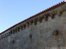 Detalhe do friso junto ao telhado