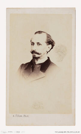 Álbum com retratos de membros das famílias reais