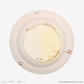 Prato com representação de um percussionista