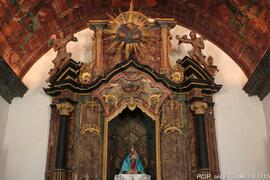 Fotografia interior: altar, pulpito, tetos, esculturas, coro alto, moiliario, objetos liturgicos ...