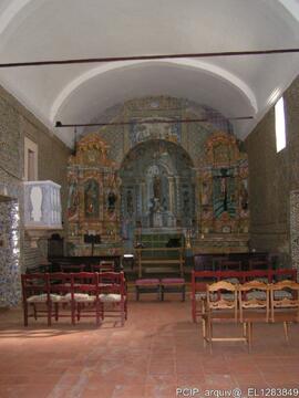 Vista geral da nave central e do altar