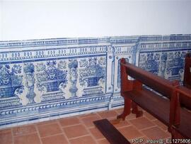 Parede decorada com azulejo