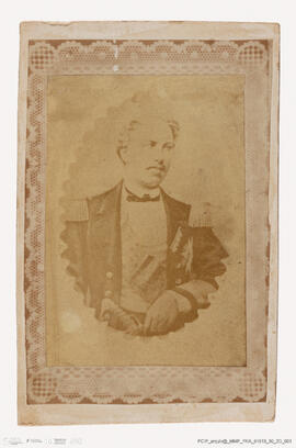 Álbum com retratos de membros das famílias reais