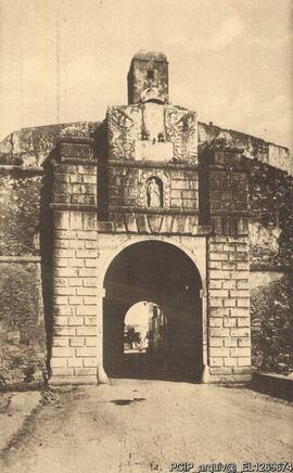 Porta de Santo António