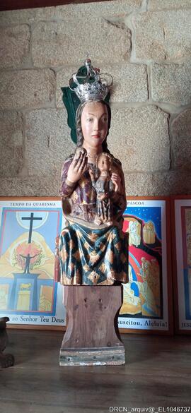 Escultura “Nossa Senhora com o Menino”