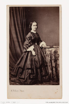 Álbum com retratos de membros das famílias reais