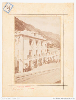 Fotografia - Paisagem / Retrato - Passeio – Geres – Casas com bandeiras nas janelas / populares a...