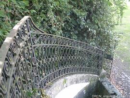 Exterior - Terreiro - Fonte - Grade - Pormenor