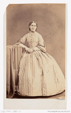 Álbum fotográfico - Álbum de fotografias com retratos de familiares da rainha D. Maria Pia