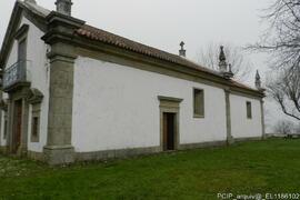 Fachada lateral vista parcial da fachada principal