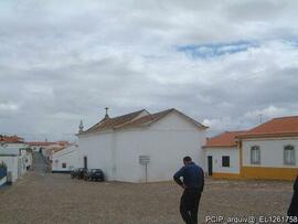 Vista geral do imóvel e área envolvente