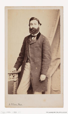 Álbum com retratos de membros das famílias reais