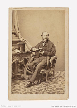 Álbum com retratos de membros das famílias reais europeias