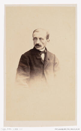 Álbum fotográfico - Álbum de fotografias com retratos de familiares da rainha D. Maria Pia