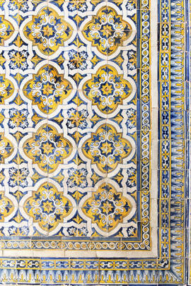 Azulejo padrão hispano -árabe, azul e branco