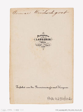 Álbum com retratos de membros das famílias reais europeias