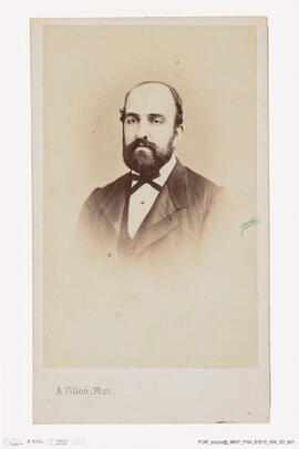 Álbum com retratos de membros das famílias reais