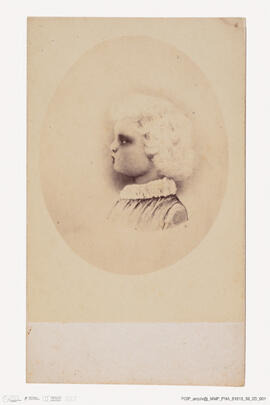 Álbum com retratos de membros das famílias reais