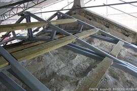 Nova estrutura na cobertura da capela-mor