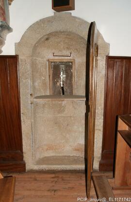 Fotografia do imovel: mobiliario. esculturas, pinturas, elementos arquitectonicos, portas, janelas.