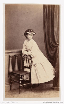 Álbum fotográfico - Álbum de fotografias com retratos de familiares da rainha D. Maria Pia