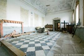 Sacristia, Degradação do edificado e recheio integrado