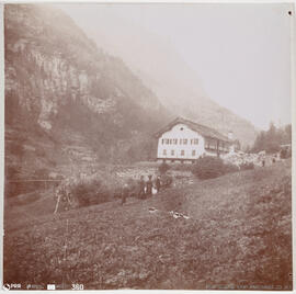 Fotografia - Paisagem / Retrato - Viagens Reais – Gressoney /ponte de madeira / homem /casas / mo...