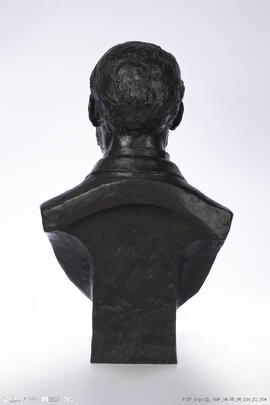 Busto de Marques de Oliveira