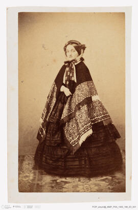 Álbum fotográfico - Álbum de fotografias com retratos de familiares da rainha D. Maria Pia