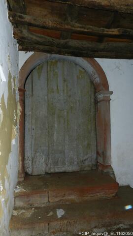 Porta de acesso no interior