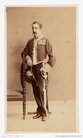 Álbum fotográfico - Álbum de fotografias com retratos de familiares da rainha D. Maria Pia