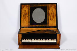 Piano - Caixa de Costura