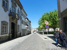 Vista parcial da fachada e edificios adjacentes