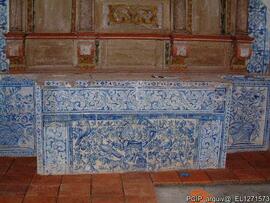 Parede revestida a azulejo (interior)