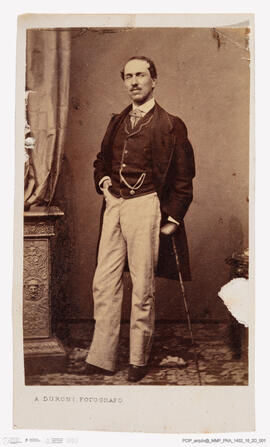 Álbum fotográfico - Álbum de fotografias com retratos de familiares da rainha D. Maria Pia