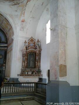 Altar lateral (lado do evangelho)