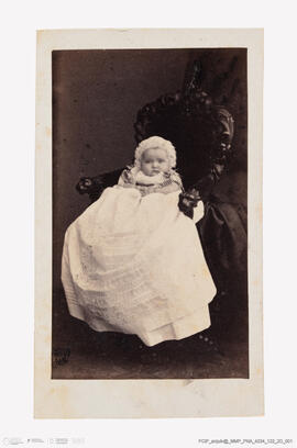 Álbum com retratos de membros das famílias reais europeias