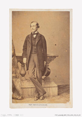 Álbum com retratos de membros das famílias reais europeias