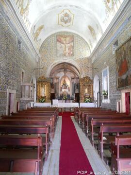 Nave central e altar mor