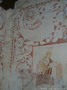 Pormenor de frescos no interior junto à capela mor