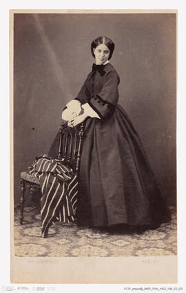 Álbum fotográfico - Álbum de fotografias com retratos de familiares da rainha D. Maria Pia