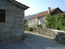 Pormenor pavimentação e remate da balaustrada