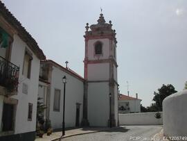 Vista parcial da fachada da Igreja