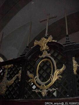 Coro alto – Gradeamento