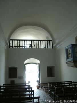 Nave central com vista do coro alto